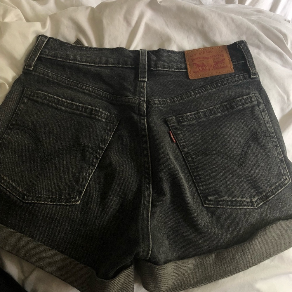 Black high waisted mom Levi shorts